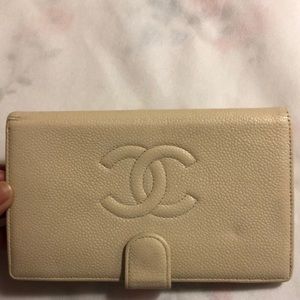 SOLD❤️Authentic Chanel Caviar CC leather wallet